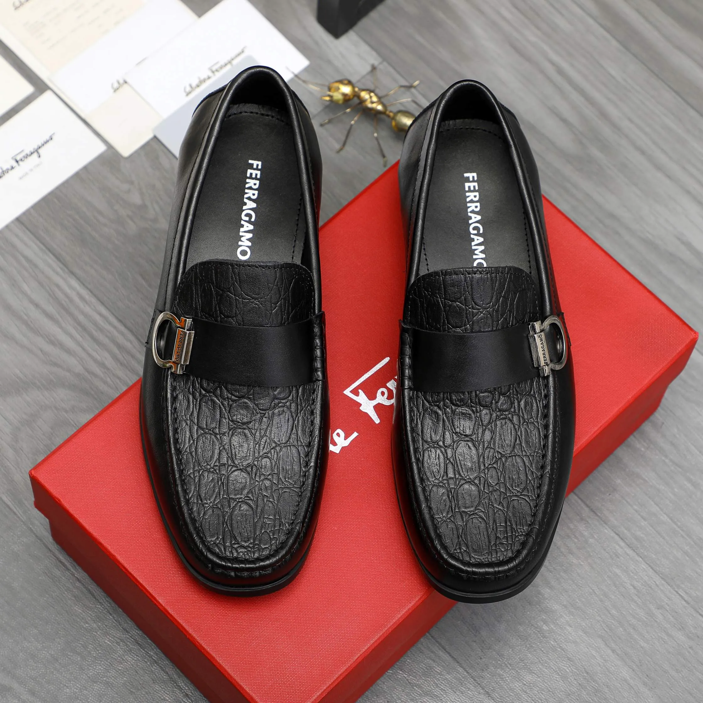 Men's shoes 💰p460 Product trademark: Ferragamo " Ferragamo ] Business slip-on leather shoes Regular size: 38-45 Product material: Selected stone grain cowhide upper, cowhide lining, original rubber outsole